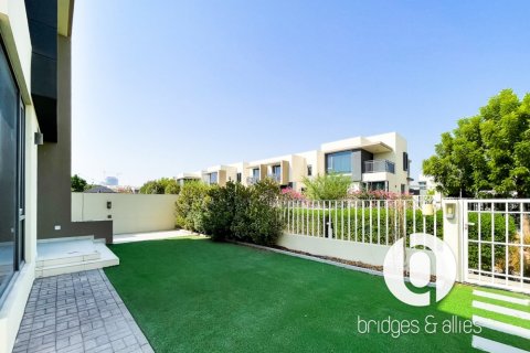 Villa in Dubai Hills Estate, Dubai 4 bedrooms, 229 sq.m. № 133050 - photo 4
