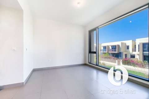 Villa in Dubai Hills Estate, Dubai 4 bedrooms, 229 sq.m. № 133050 - photo 2