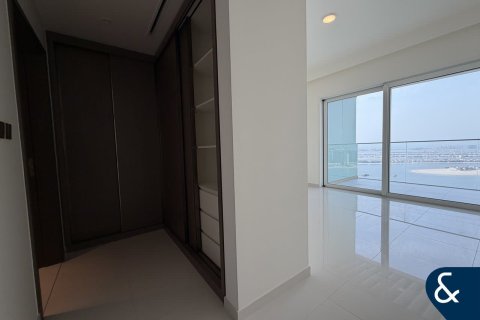 Apartment in EMAAR Beachfront, Dubai Harbour, Dubai 2 bedrooms, 131 sq.m. № 98831 - photo 12