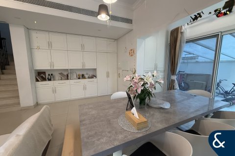 Villa in Dubai Land, Dubai 3 bedrooms, 213 sq.m. № 98834 - photo 5