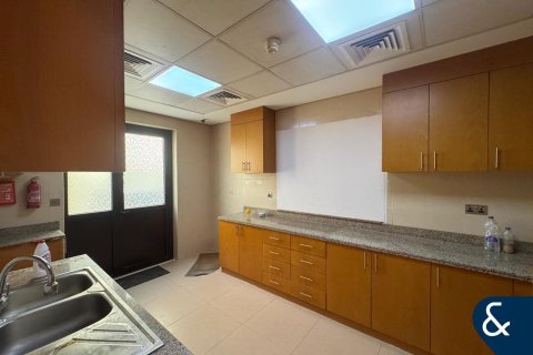 Villa in Dubai 4 bedrooms, 469 sq.m. № 98832 - photo 5