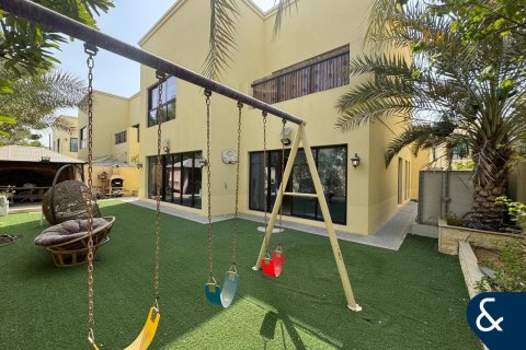 Villa in Dubai 4 bedrooms, 469 sq.m. № 98832 - photo 2