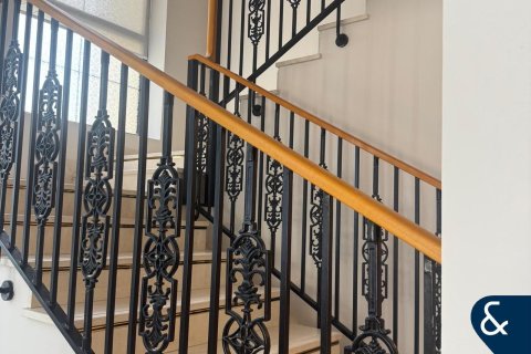 Villa in Dubai 4 bedrooms, 469 sq.m. № 98832 - photo 8