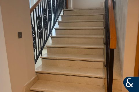 Villa in Dubai 4 bedrooms, 469 sq.m. № 98832 - photo 7