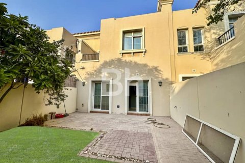 Снять в аренду виллу в Арабиан Ранчес, Дубай: 2 спальни, 173м², № 57109 - фото 1