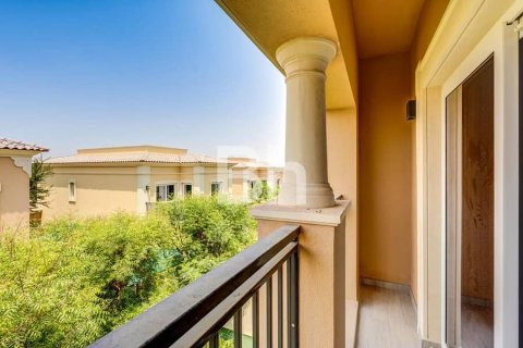 Снять в аренду виллу в Dubai Land, Дубай: 4 спальни, 400м², № 57123 - фото 3