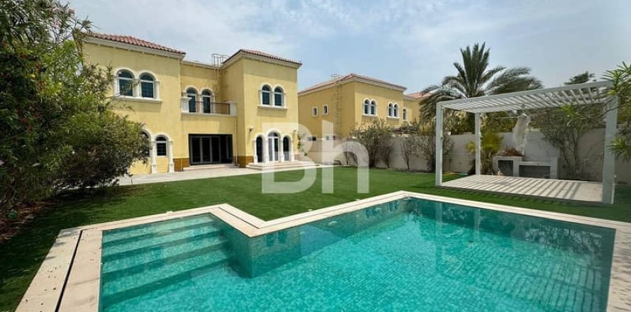 Villa in Jumeirah Park, Dubai 5 bedrooms, 910 sq.m. № 57121