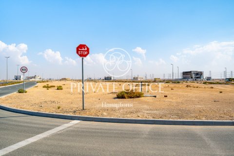 Снять в аренду земельный участок в Jebel Ali Industrial 1, Джабаль-Али, Дубай: 930.60935100м², № 70820 - фото 1