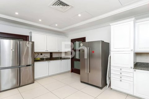 Снять в аренду виллу в Пальме Джумейре, Дубай: 5 спален, 1245м², № 21492 - фото 12