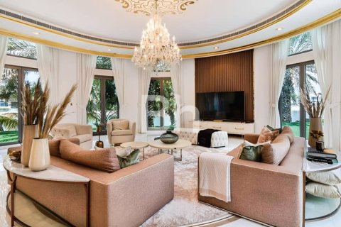 Снять в аренду виллу в Пальме Джумейре, Дубай: 5 спален, 1245м², № 21492 - фото 1