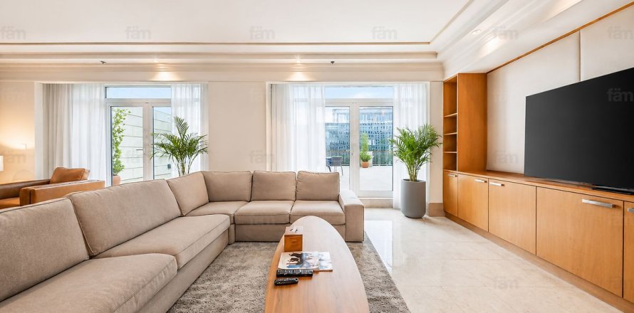 Apartment in DIFC, Dubai 2 bedrooms, 155 sq.m. № 109268