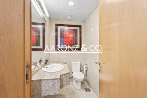 Apartment in Marina Crown, Dubai Marina, Dubai 2 bedrooms, 135 sq.m. № 89831 - photo 17