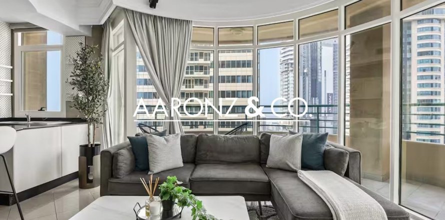 Apartment in Marina Crown, Dubai Marina, Dubai 2 bedrooms, 135 sq.m. № 89831