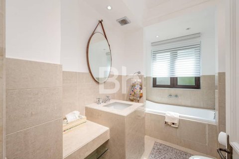 Apartment in Downtown Dubai (Downtown Burj Dubai), Dubai 2 bedrooms, 132 sq.m. № 22803 - photo 13