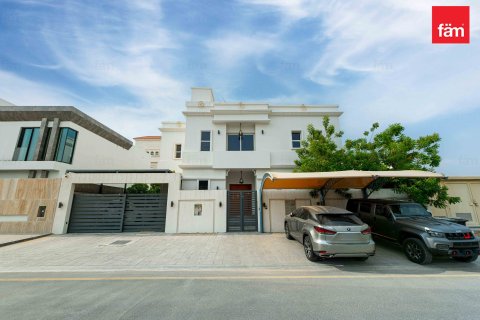 Villa en Dubai, 5 dormitorios, 464.8 m², № 123344