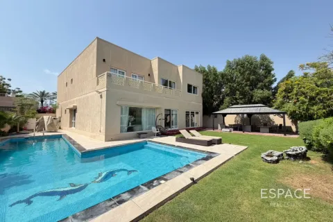 Villa in Meadows, Dubai 5 bedrooms, 353 sq.m. № 122812