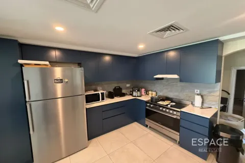 Villa in Meadows, Dubai 5 bedrooms, 353 sq.m. № 122812 - photo 8