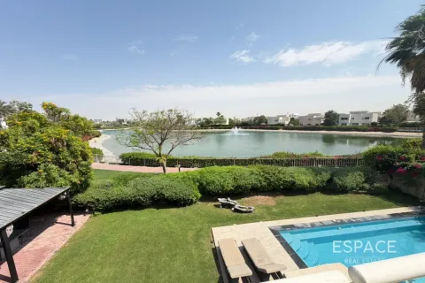 Villa in Meadows, Dubai 5 bedrooms, 353 sq.m. № 122812 - photo 17
