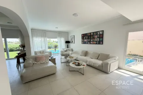 Villa in Meadows, Dubai 5 bedrooms, 353 sq.m. № 122812 - photo 4