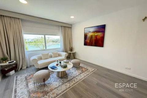 Villa in Meadows, Dubai 5 bedrooms, 353 sq.m. № 122812 - photo 9