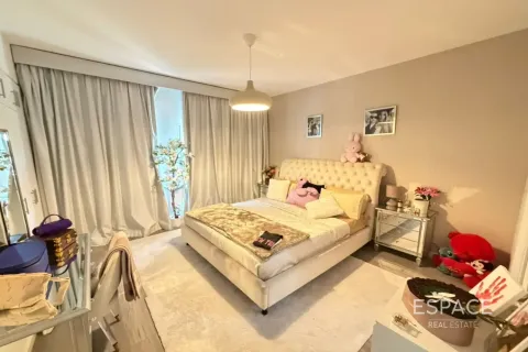 Villa in Meadows, Dubai 5 bedrooms, 353 sq.m. № 122812 - photo 11