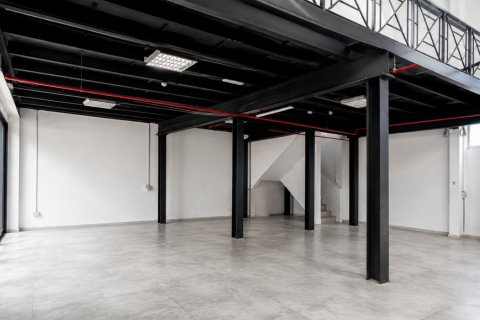 Warehouse in Deira, Dubai 2119 sq.m. № 124534 - photo 2