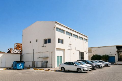 Warehouse in Deira, Dubai 2119 sq.m. № 124534 - photo 8