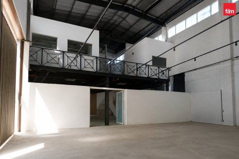 Warehouse in Deira, Dubai 2119 sq.m. № 124534 - photo 3