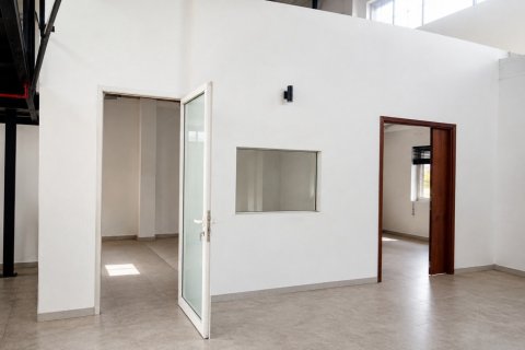 Warehouse in Deira, Dubai 2119 sq.m. № 124534 - photo 6
