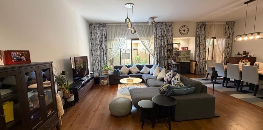 Townhouse in Al Garhoud, Dubai 4 bedrooms, 234.12 sq.m. № 142276