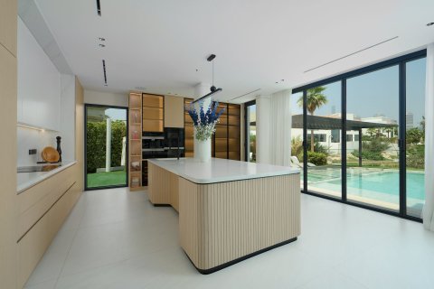 Villa in Jumeirah Islands, Dubai 5 bedrooms, 603.87 sq.m. № 142269 - photo 12