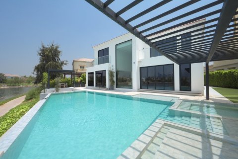 Villa in Jumeirah Islands, Dubai 5 bedrooms, 603.87 sq.m. № 142269 - photo 4