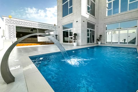 Villa in Dubai 7 bedrooms, 1030.11 sq.m. № 142277 - photo 6