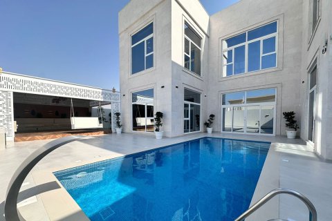 Villa in Dubai 7 bedrooms, 1030.11 sq.m. № 142277 - photo 5