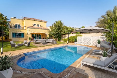 Villa in Jumeirah Islands, Dubai 4 bedrooms, 802 sq.m. № 139686