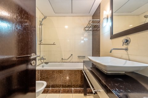 Apartment in Jumeirah Islands, Dubai 3 bedrooms, 200 sq.m. № 139684 - photo 12