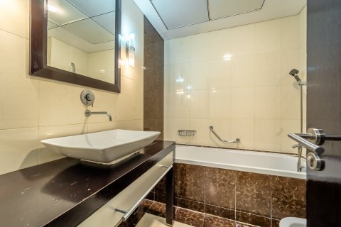 Apartment in Jumeirah Islands, Dubai 3 bedrooms, 200 sq.m. № 139684 - photo 13