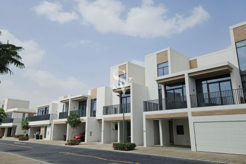Townhouse in Arabian Ranches 3, Dubai 3 bedrooms, 1138 sq.m. № 101155