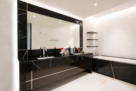 Apartment in One at Palm Jumeirah, Palm Jumeirah, Dubai 4 bedrooms, 509 sq.m. № 102039 - photo 12