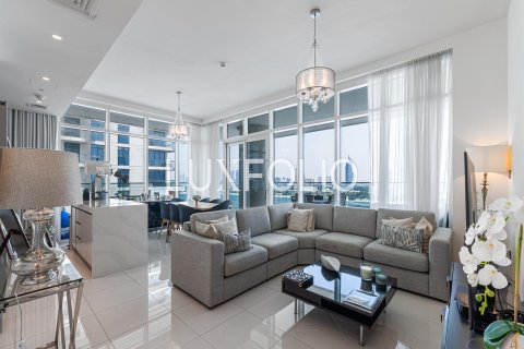 Снять в аренду квартиру в EMAAR Beachfront, Dubai Harbour, Дубай: 3 спальни, 195м², № 46232 - фото 2