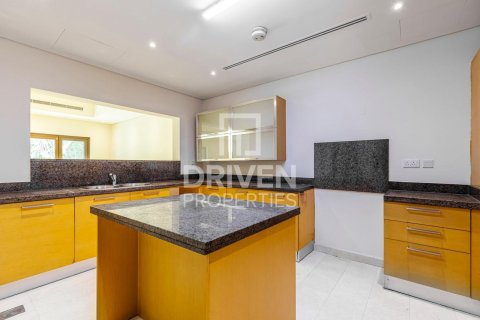 Villa in North Village, Al Furjan, Dubai 3 bedrooms, 223.99 sq.m. № 136826 - photo 12