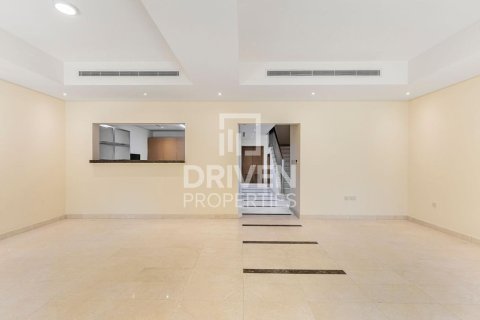 Villa in North Village, Al Furjan, Dubai 3 bedrooms, 223.99 sq.m. № 136826 - photo 2