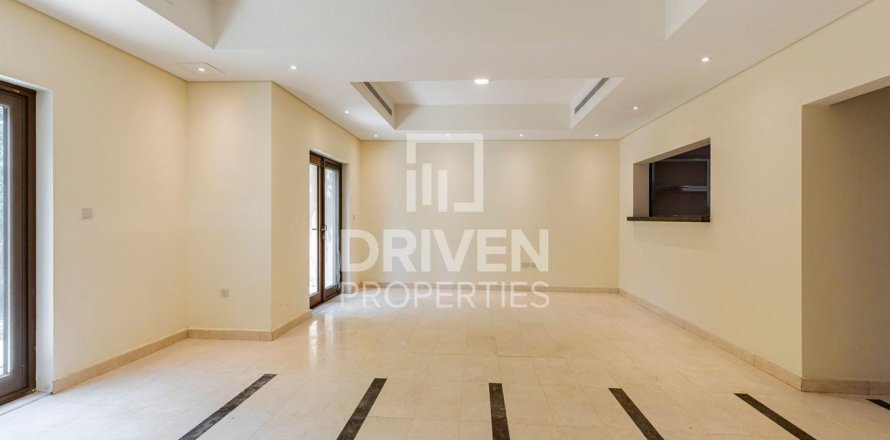 Villa in North Village, Al Furjan, Dubai 3 bedrooms, 223.99 sq.m. № 136826