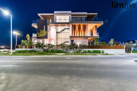 Villa à Dubai, 5 chambres, 900.2 m², № 40414 - photo 1
