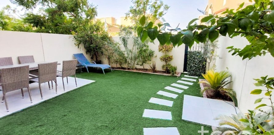 Villa in Dubai 3 bedrooms, 177.63 sq.m. № 119548