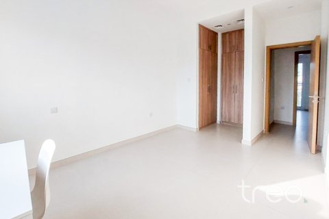 Villa in Dubai 3 bedrooms, 177.63 sq.m. № 119548 - photo 14