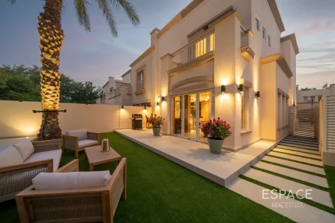 Villa in Springs 12, The Springs, Dubai 4 bedrooms, 209 sq.m. № 61759 - photo 19