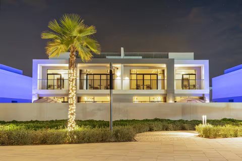 Villa in Dubai South (Dubai World Central), Dubai 5 bedrooms, 373 sq.m. № 101235 - photo 11