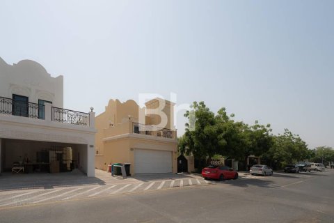 Villa in Jumeirah Village Triangle, Dubai 2 bedrooms, 710 sq.m. № 21344 - photo 17