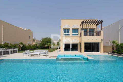 Villa in Jumeirah Village Triangle, Dubai 2 bedrooms, 710 sq.m. № 21344 - photo 7